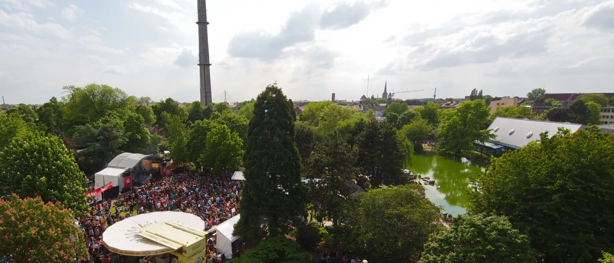 Blick von oben auf das Esel-Rock-Festival im Heubergpark