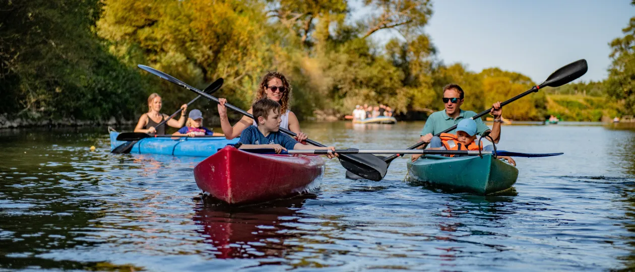 Kanufahrende auf dem Fluss Lippe bei Wesel