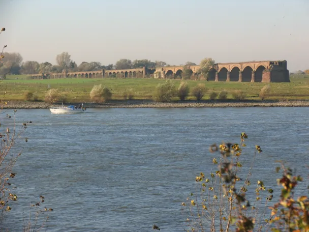 Teil der alten Eisenbahnbrücke in Wesel-Perrich