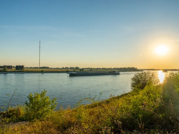 Rhein bei Wesel mit Rheinbrücke
