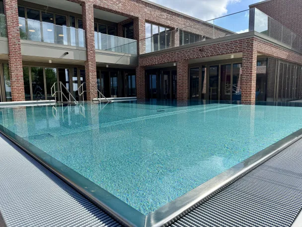 Saunaaußenbecken im RheinBad Wesel
