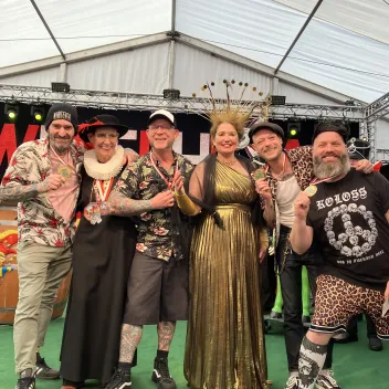 Die Eselordenträger Rebel Tell 2025 mit der Bürgermeisterin Ulrike Westkamp und Ulla Hornemann vom Rat