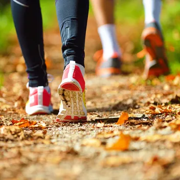 Läuferbeine als Veranstaltungshinweis für eine Laufveranstaltung