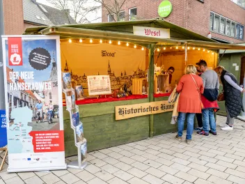 Ausstellerhütte auf dem mittelalterlichen Markt zum Hansefest in Wesel